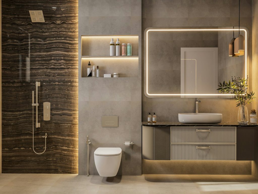 Salle de bain moderne à l'éclairage soigné - photo d'illustration, programmes Angelys